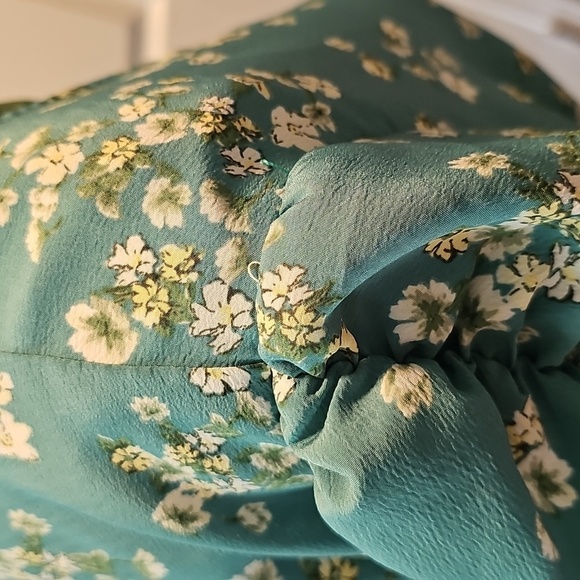 Rabbit Rose Floral Puff Sleeve Blouse, Smocked Waist, V-Neck, Women's Size Large - Picture 5 of 11